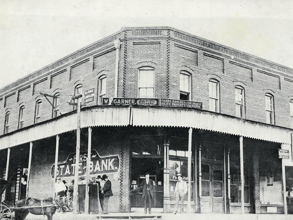 0003_northwest_corner_of_gray_st_and_ave_d_1900to1909